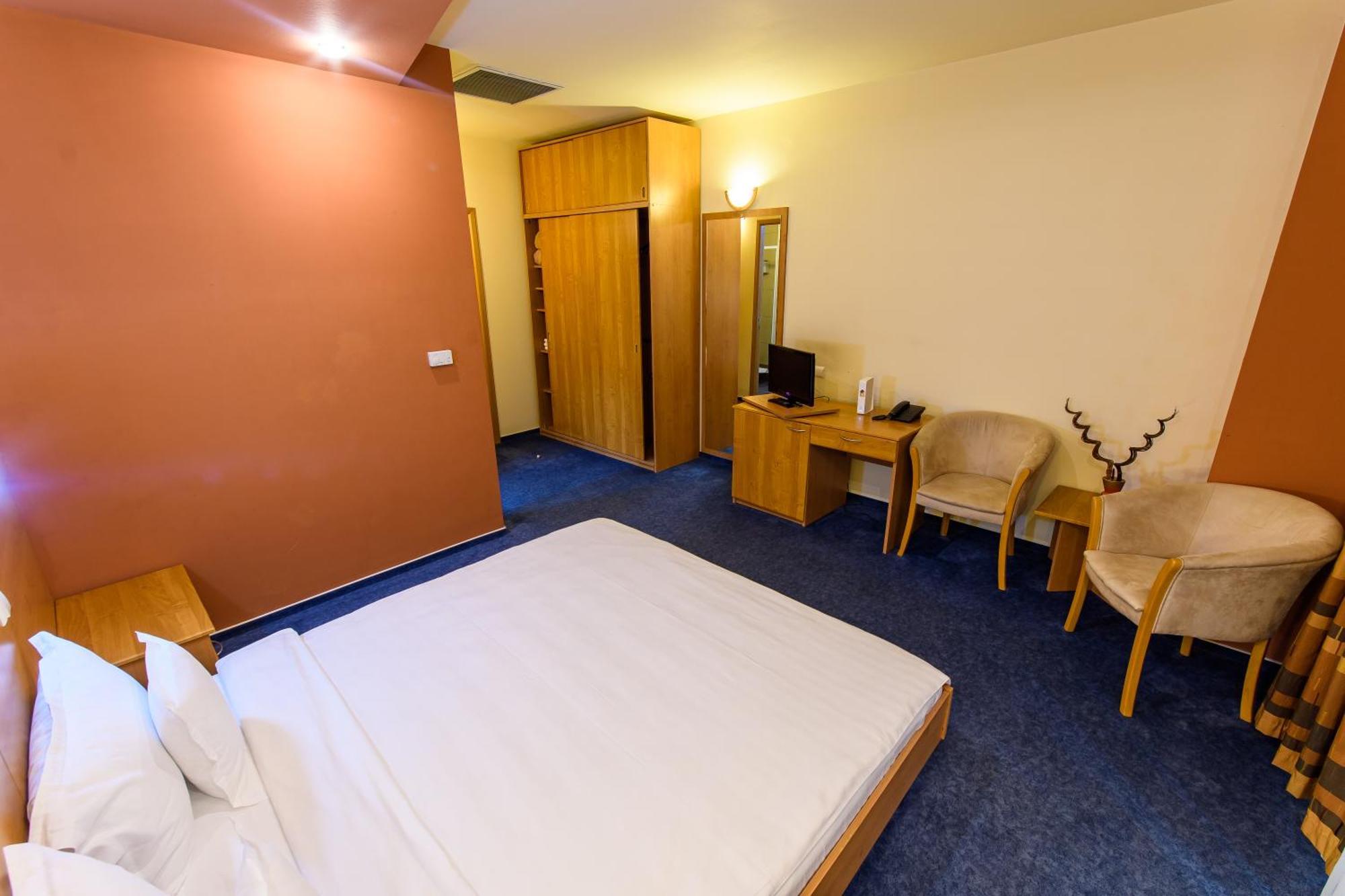 Hotel Torontal Timisoara Bagian luar foto