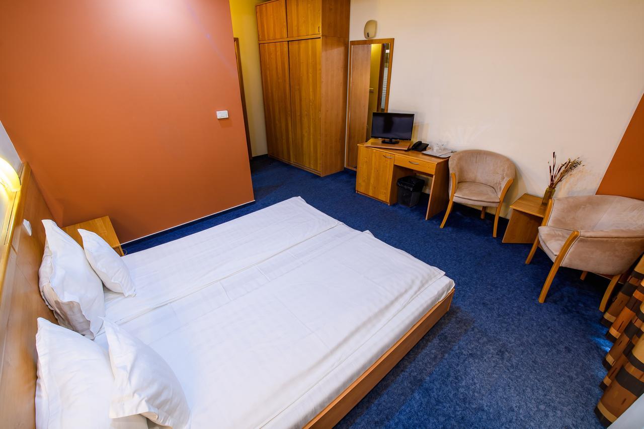 Hotel Torontal Timisoara Bagian luar foto