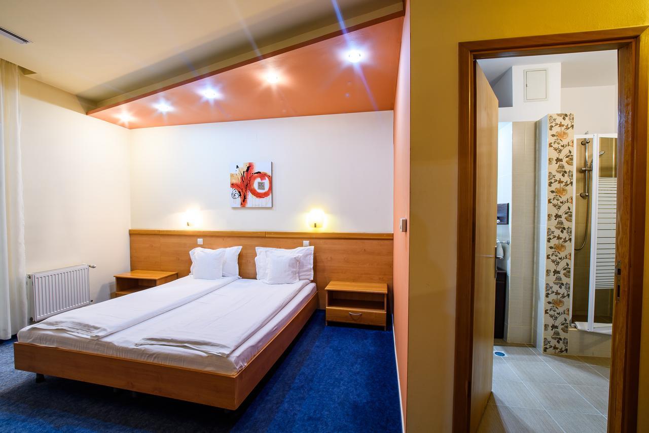 Hotel Torontal Timisoara Bagian luar foto